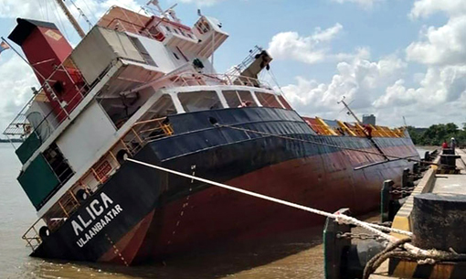 Container ship capsized at Ho Chi Minh port 2