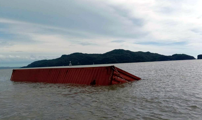 10 containers lost washed ashore 2