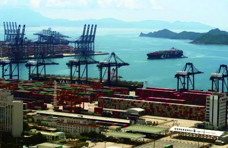 China posts record trade surplus despite 1